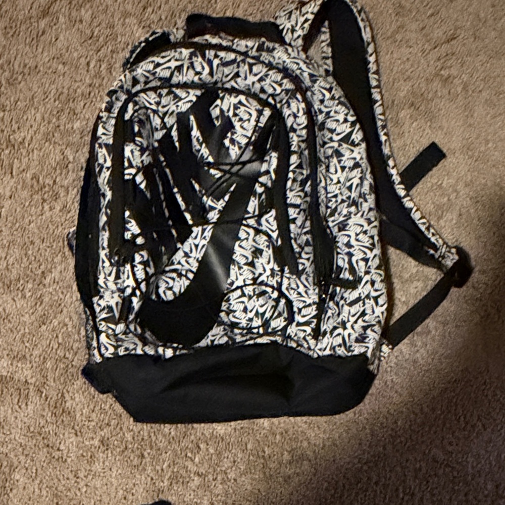 Nike Monochrome Graphic Men's Backpack